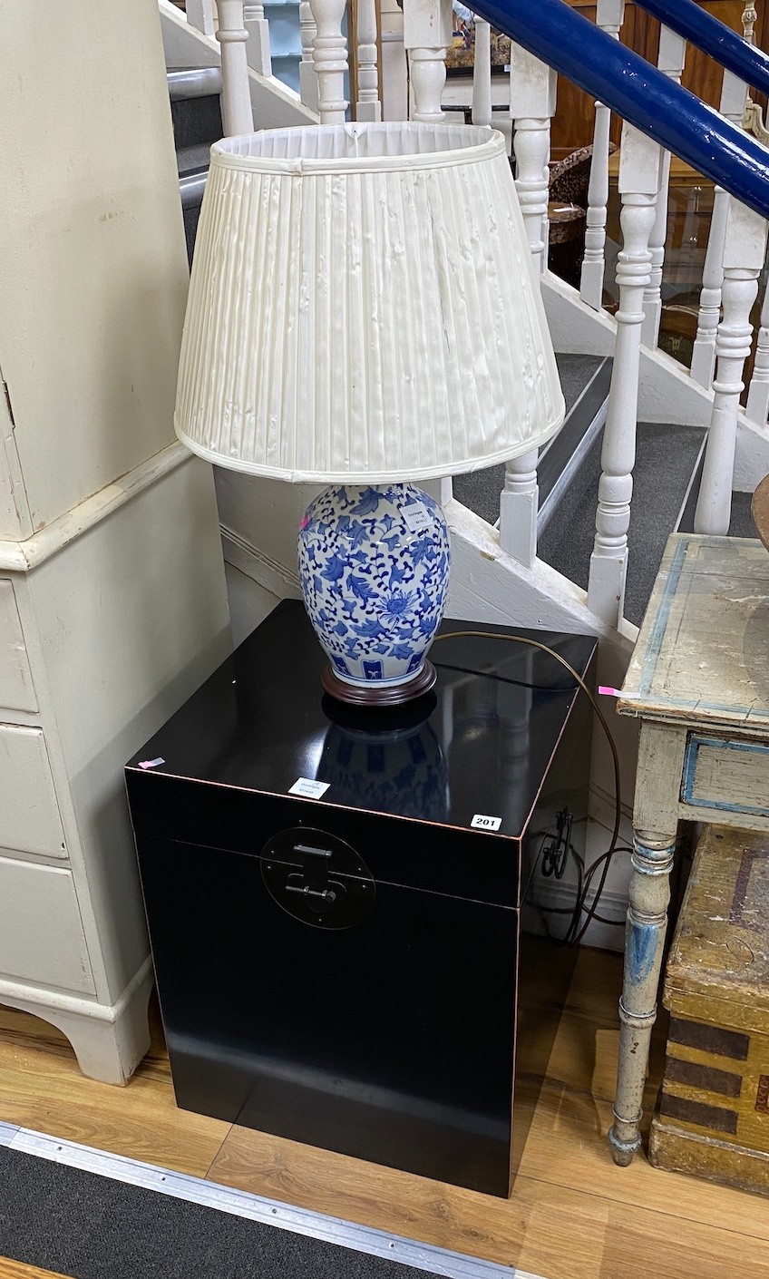 A pair modern Chinese lacquer box chests together with a pair of blue and white table lamps, lamps height 70cm